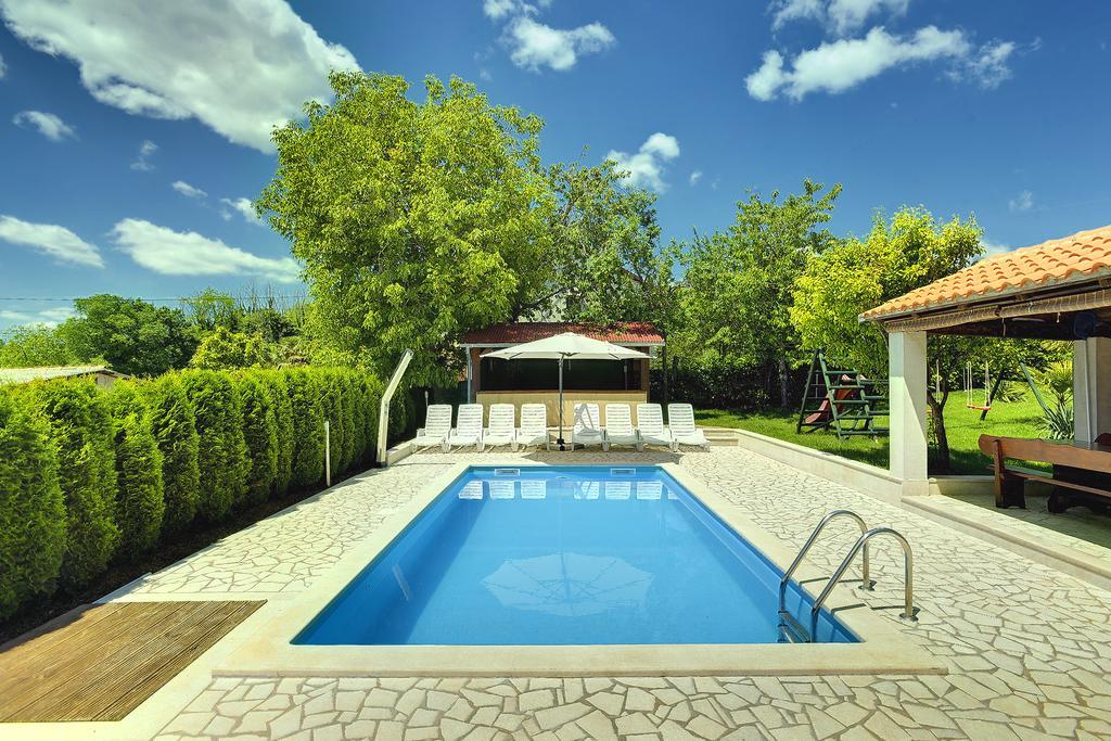 Villa Semy พาซิน ภายนอก รูปภาพ