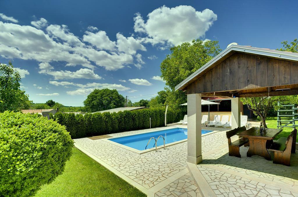 Villa Semy พาซิน ภายนอก รูปภาพ